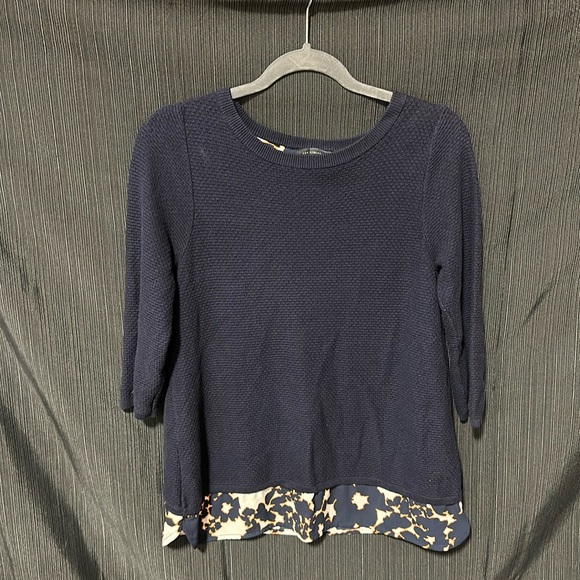 The Limited Tops - The Limited brand / Blue with design on‎ bottom top / Size M / J-17
